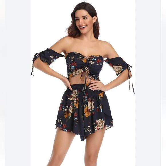 2 Piece Outfit   - Picture 1 of 16